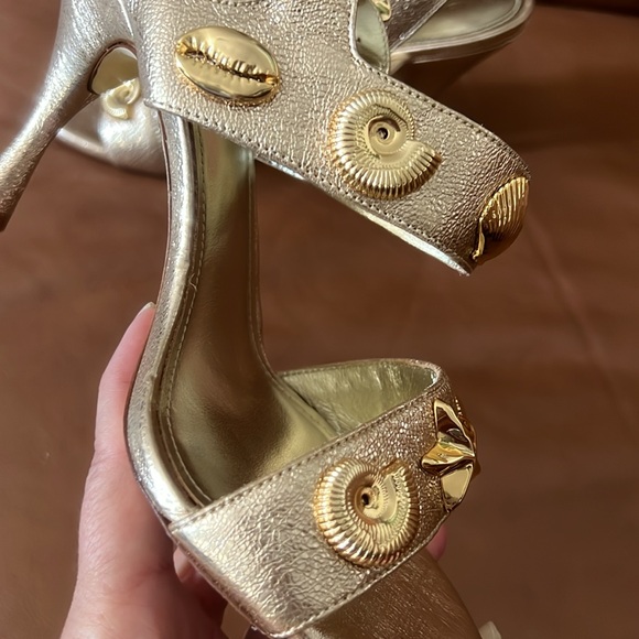 Larroudé Sea Shell Gold Metallic Madison Studded High Heel Sandals SIZE 9 NWT - Picture 7 of 11